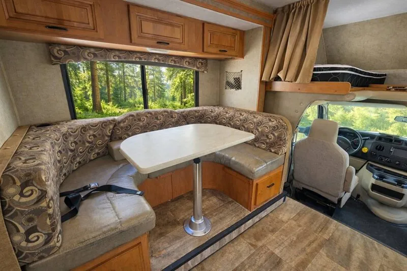 2016 Forest River Sunseeker 2700DS — Photo 6