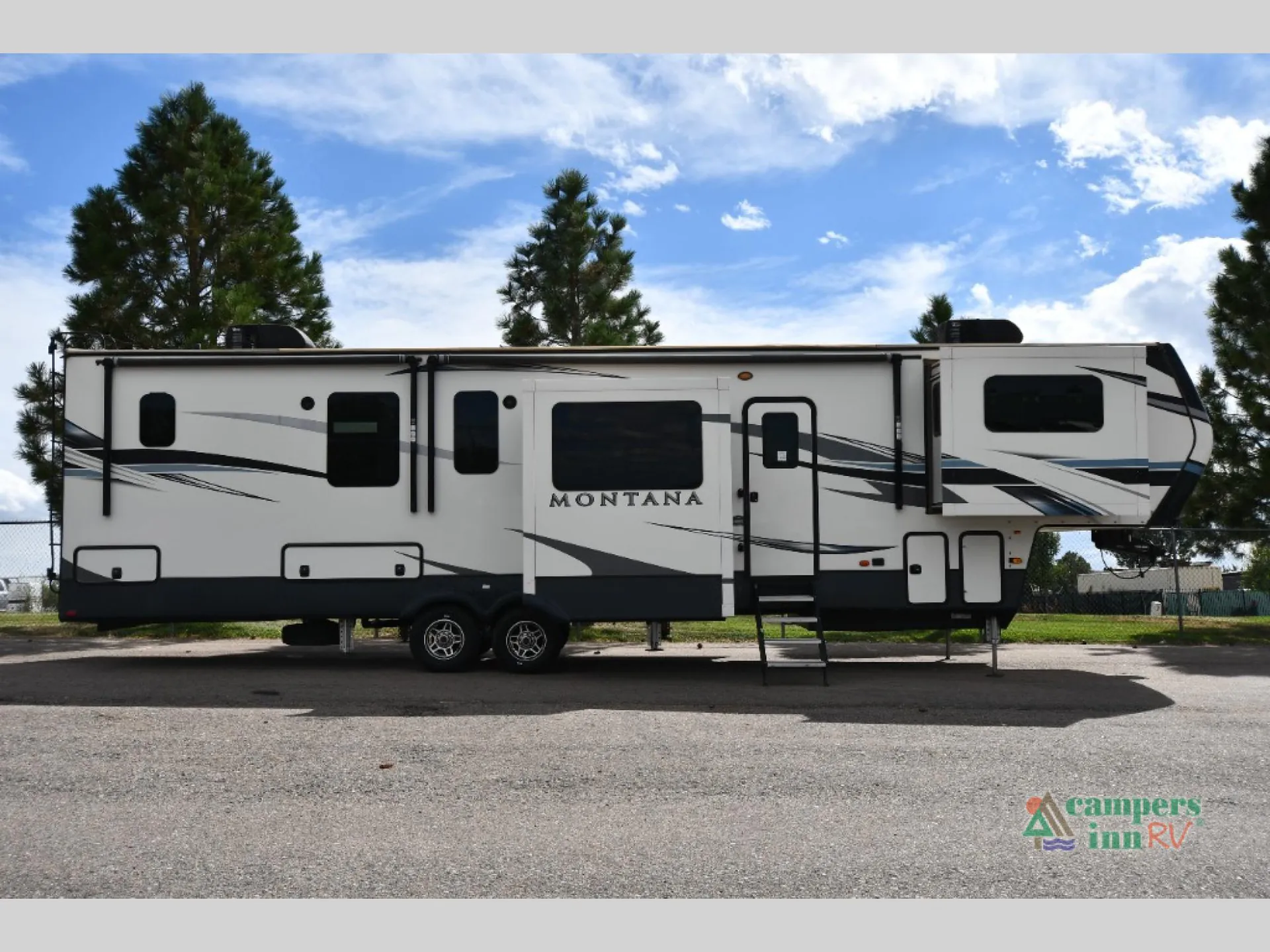 2021 Keystone Montana 3760FL - Photo 3