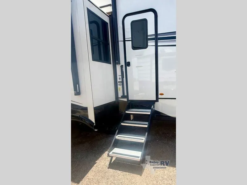 2025 Keystone Montana 3123RL - Photo 3