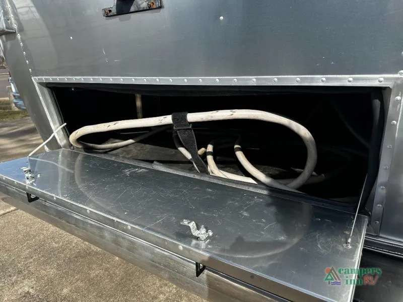 2017 Airstream Classic 30FQB - Photo 4