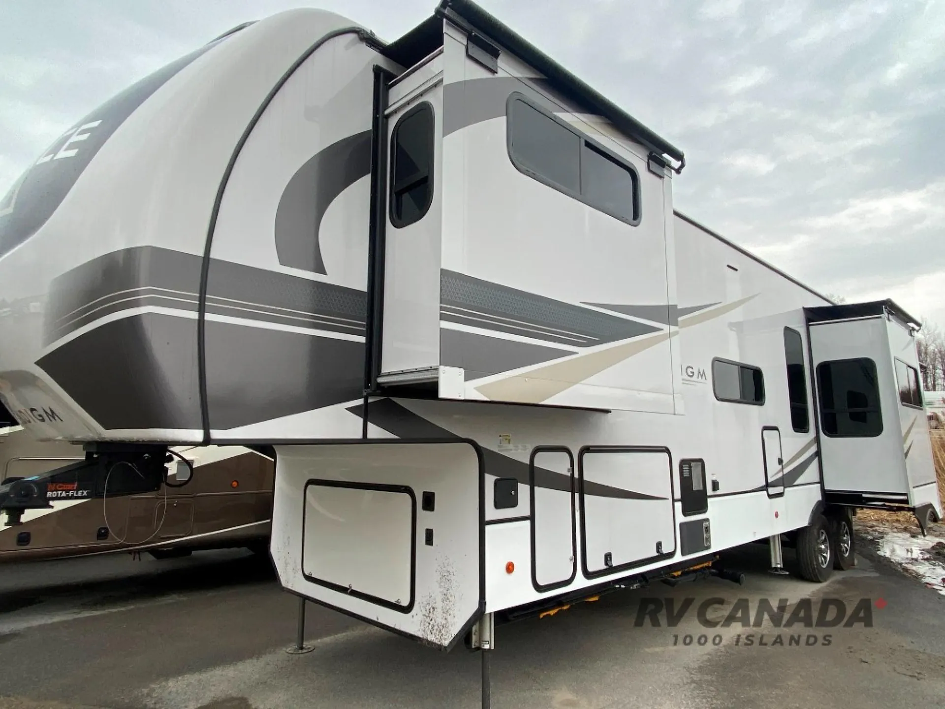 2023 Alliance RV Paradigm 395DS - Photo 3