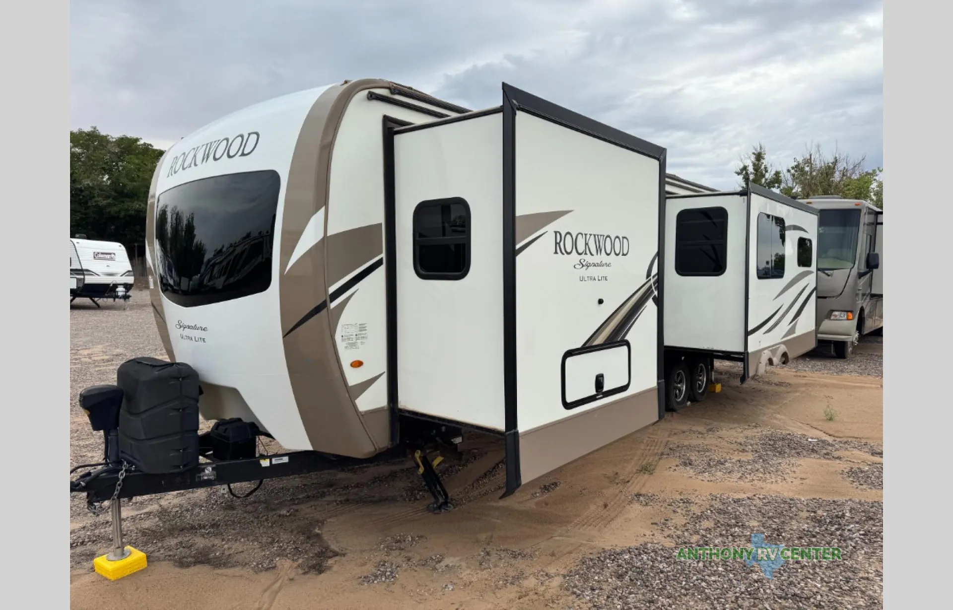 2019 Forest River Rockwood Signature Ultra Lite 8328BS - Photo 4