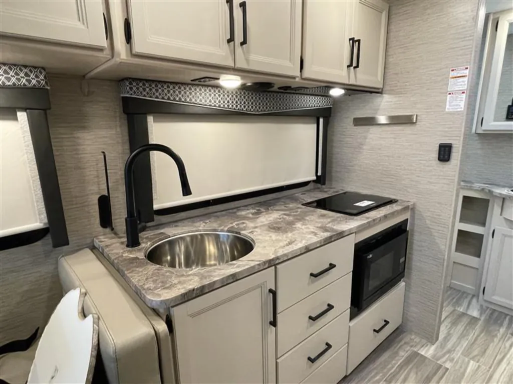 2021 Thor Motor Coach Axis 24.3, Photos photo 8