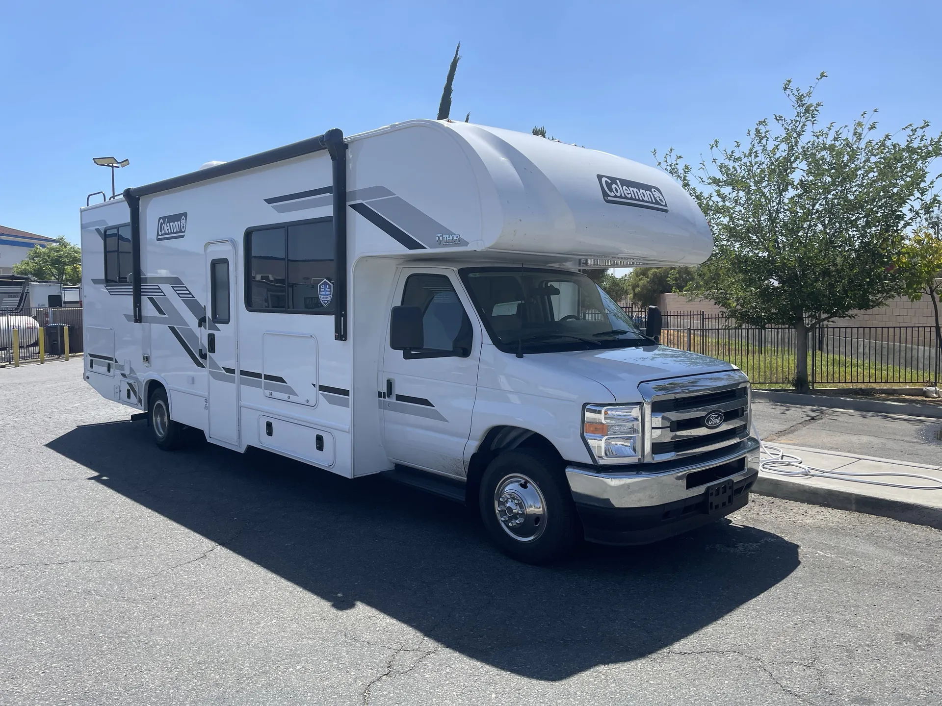 2027 Thor Motor Coach Coleman 28CM - Photo 2