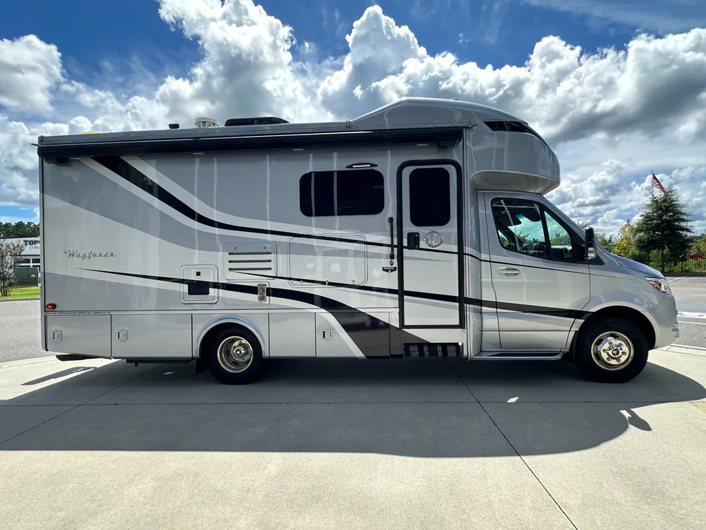 2020 Tiffin Wayfarer 25 RW, Photos photo 2