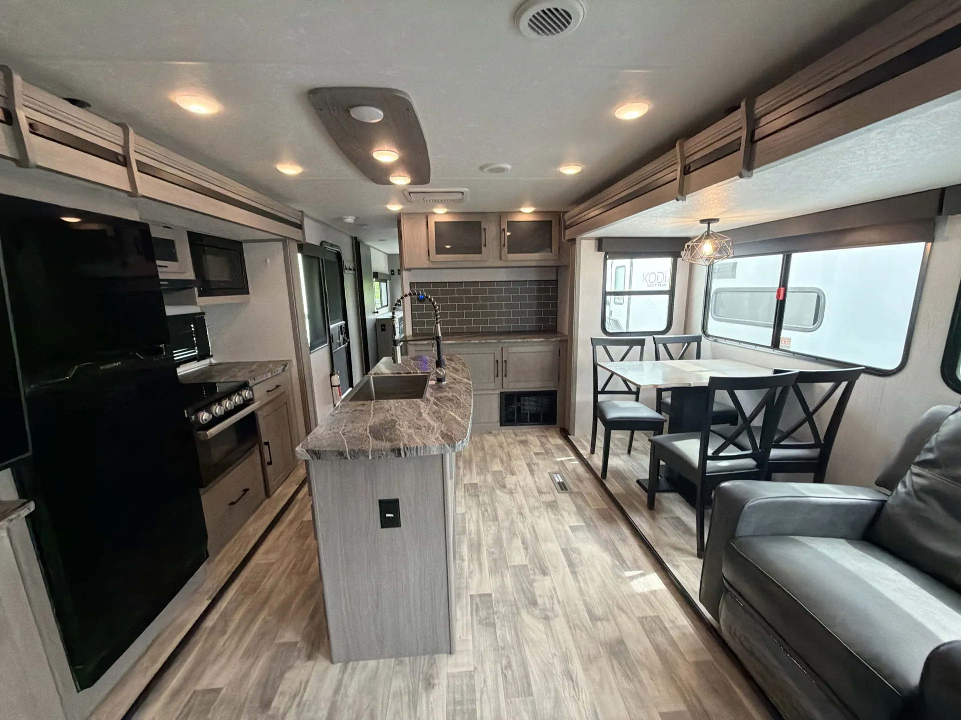 2023 Dutchmen Kodiak Ultimate 3371FLSL — living area main
