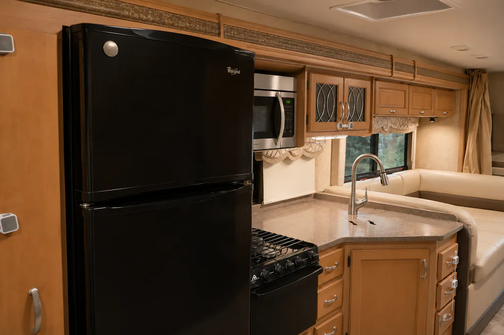 2015 Thor Motor Coach Four Winds 33SW, Photos photo 37
