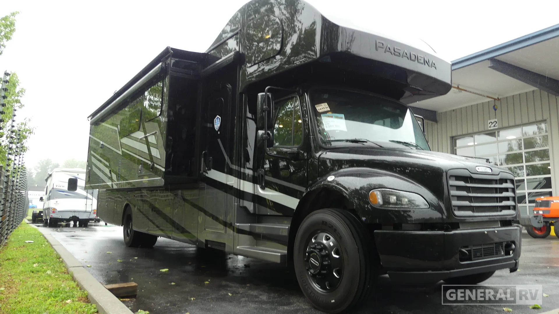 2027 Thor Motor Coach Pasadena 38DX - Photo 2
