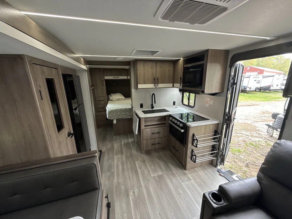 2024 Grand Design Imagine XLS 25DBE, Photos photo 2