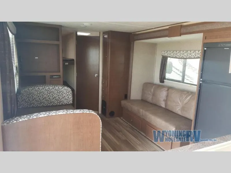 2017 Shasta RVs Flyte 255RS - Photo 3
