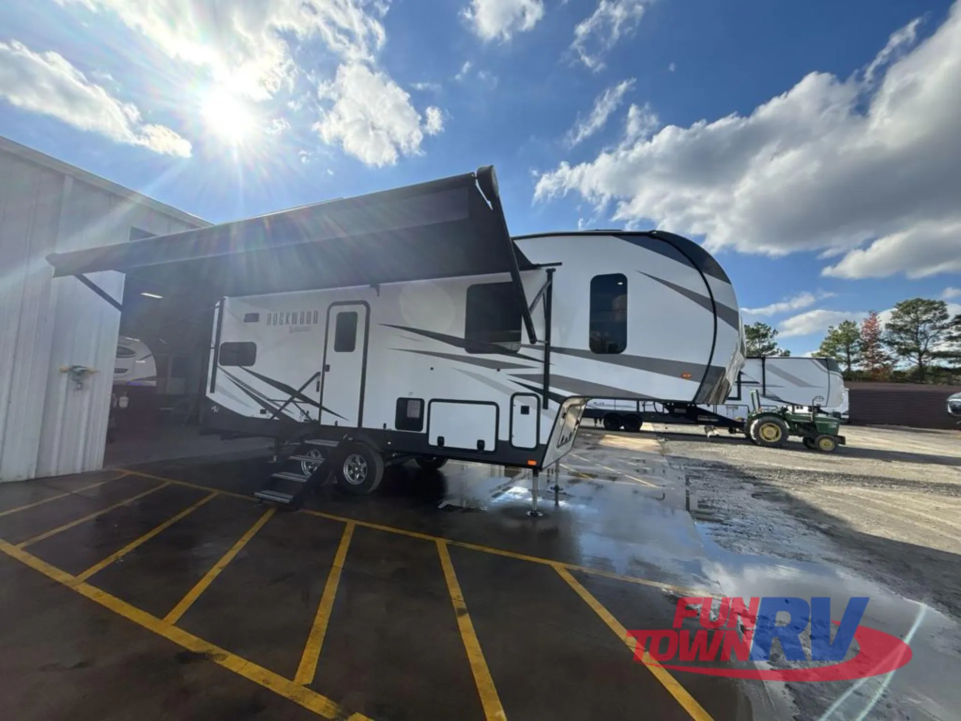 2024 Forest River Rockwood Signature 281RK - Photo 2