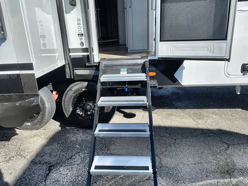 2026 Brinkley Model Z 3600, Photos photo 3
