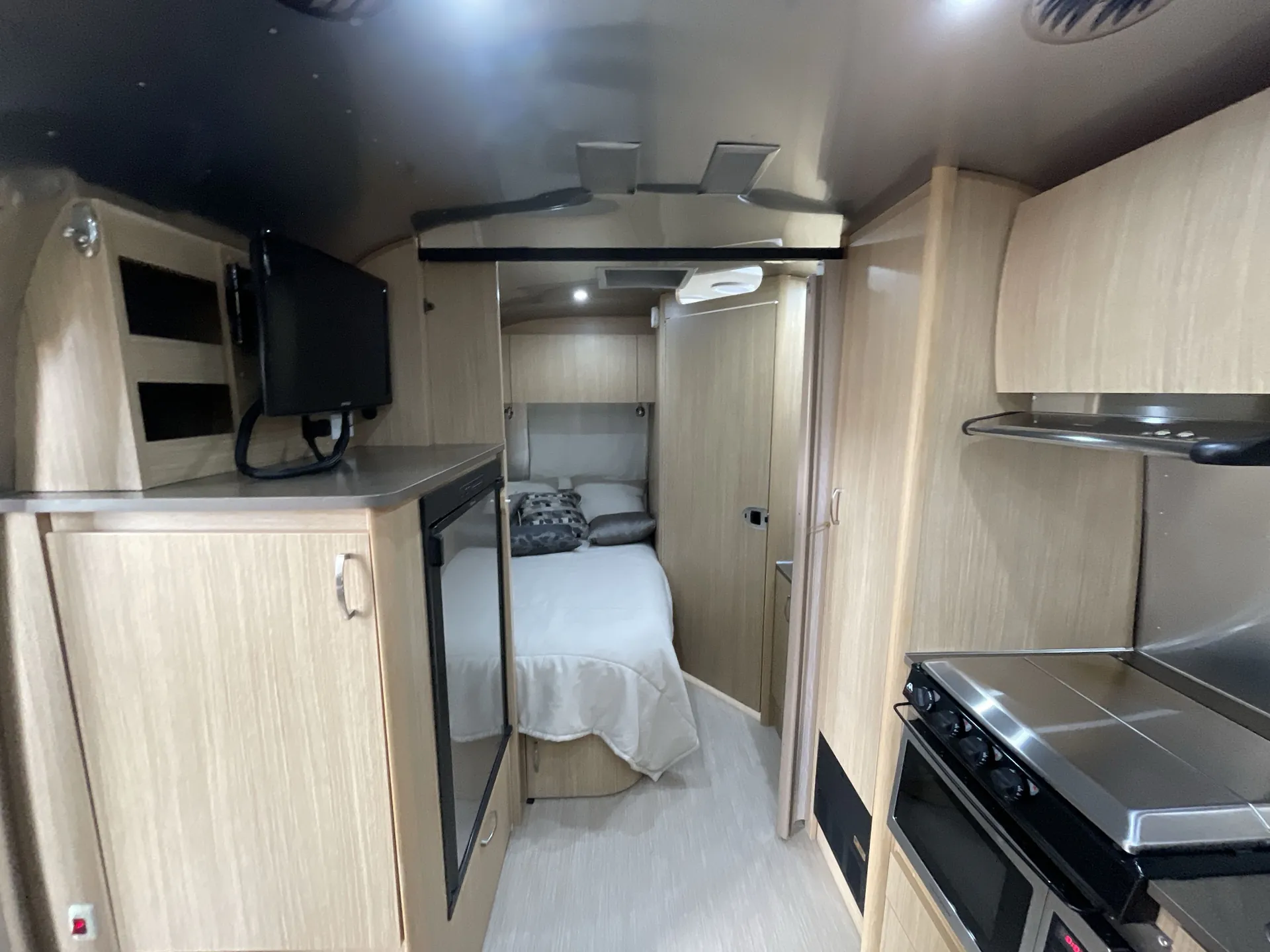 2017 airstream Flying Cloud 19 - Photo 3
