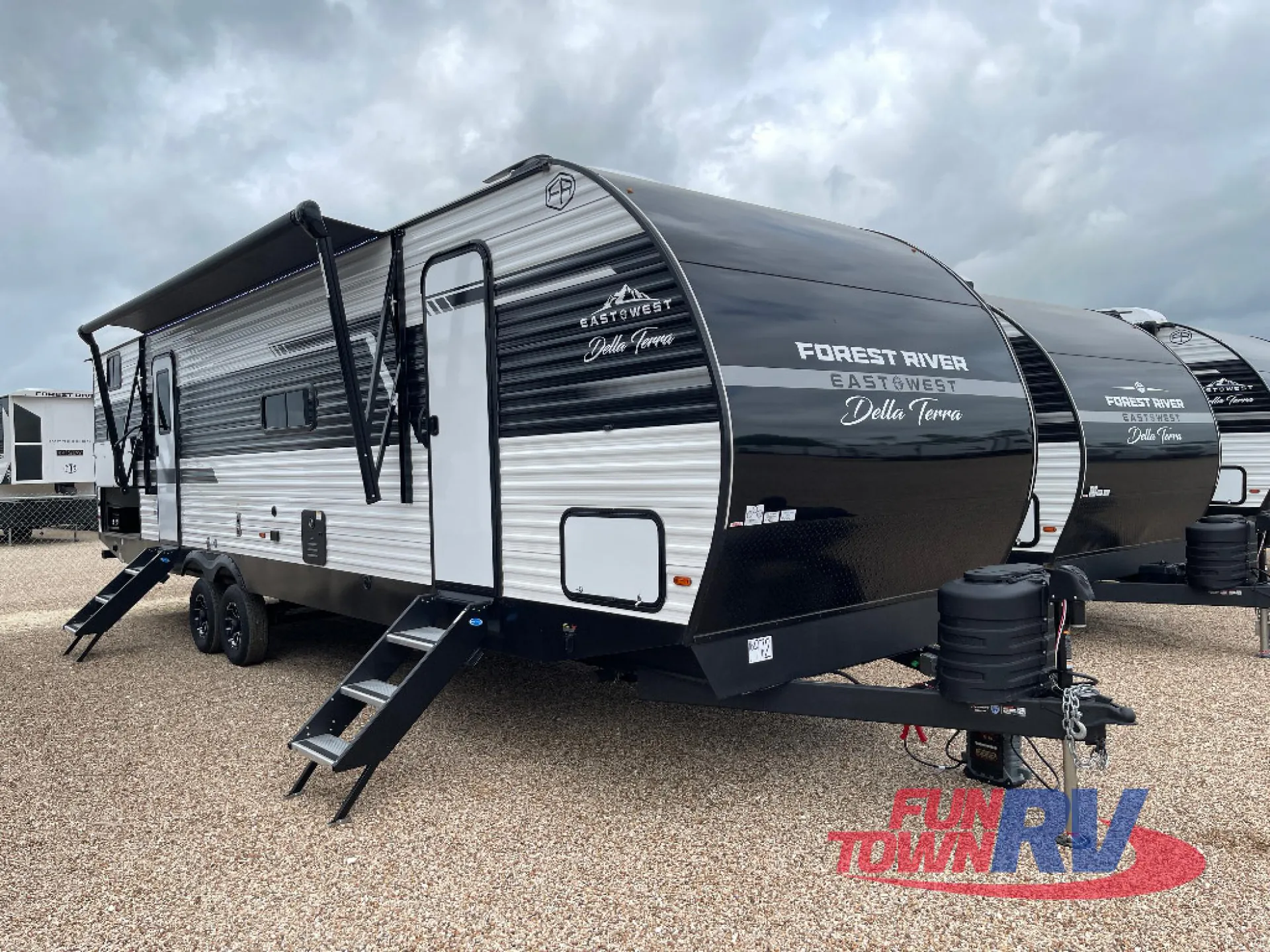 2026 East to West Della Terra 312BH dealer photo 1 from Fun Town RV