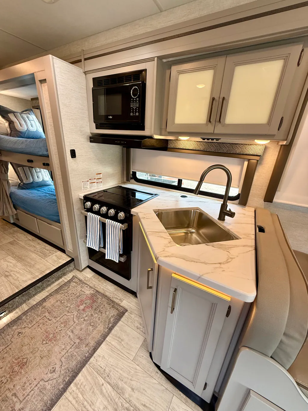 2024 Thor Motor Coach Chateau 31EV, Photos photo 13