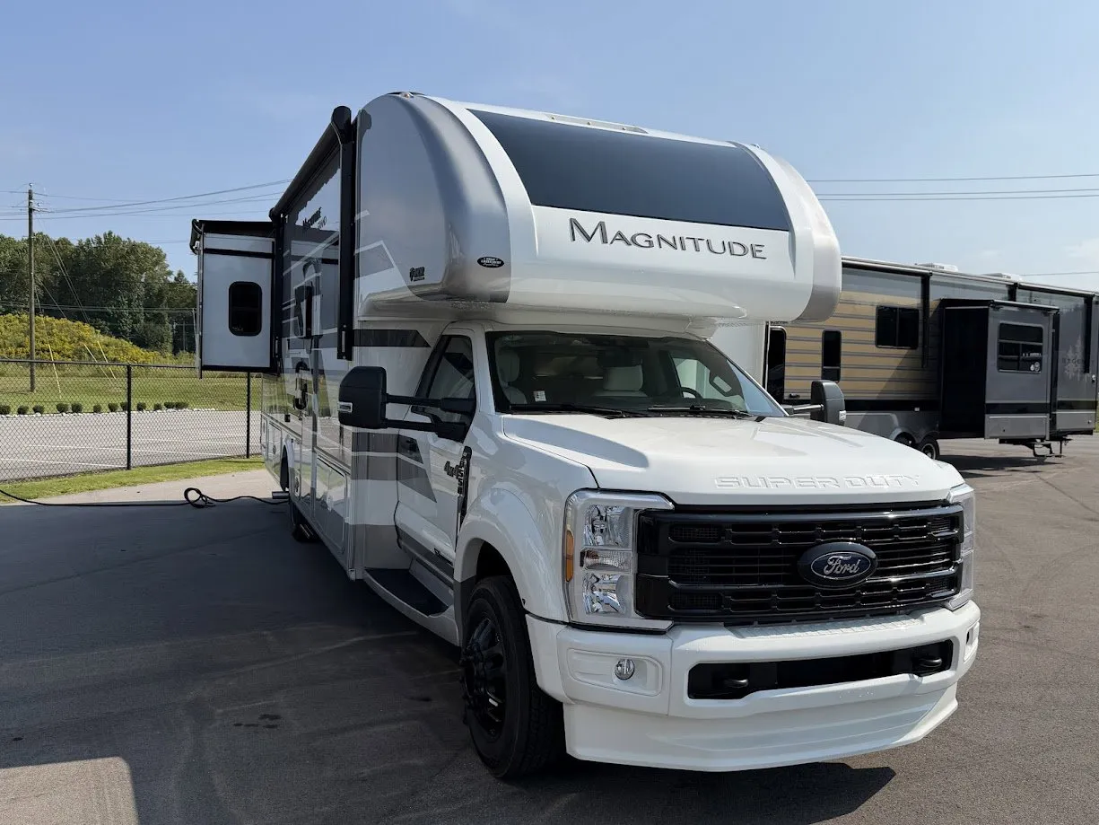 2026 Thor Motor Coach Magnitude Grand X32 - Photo 2