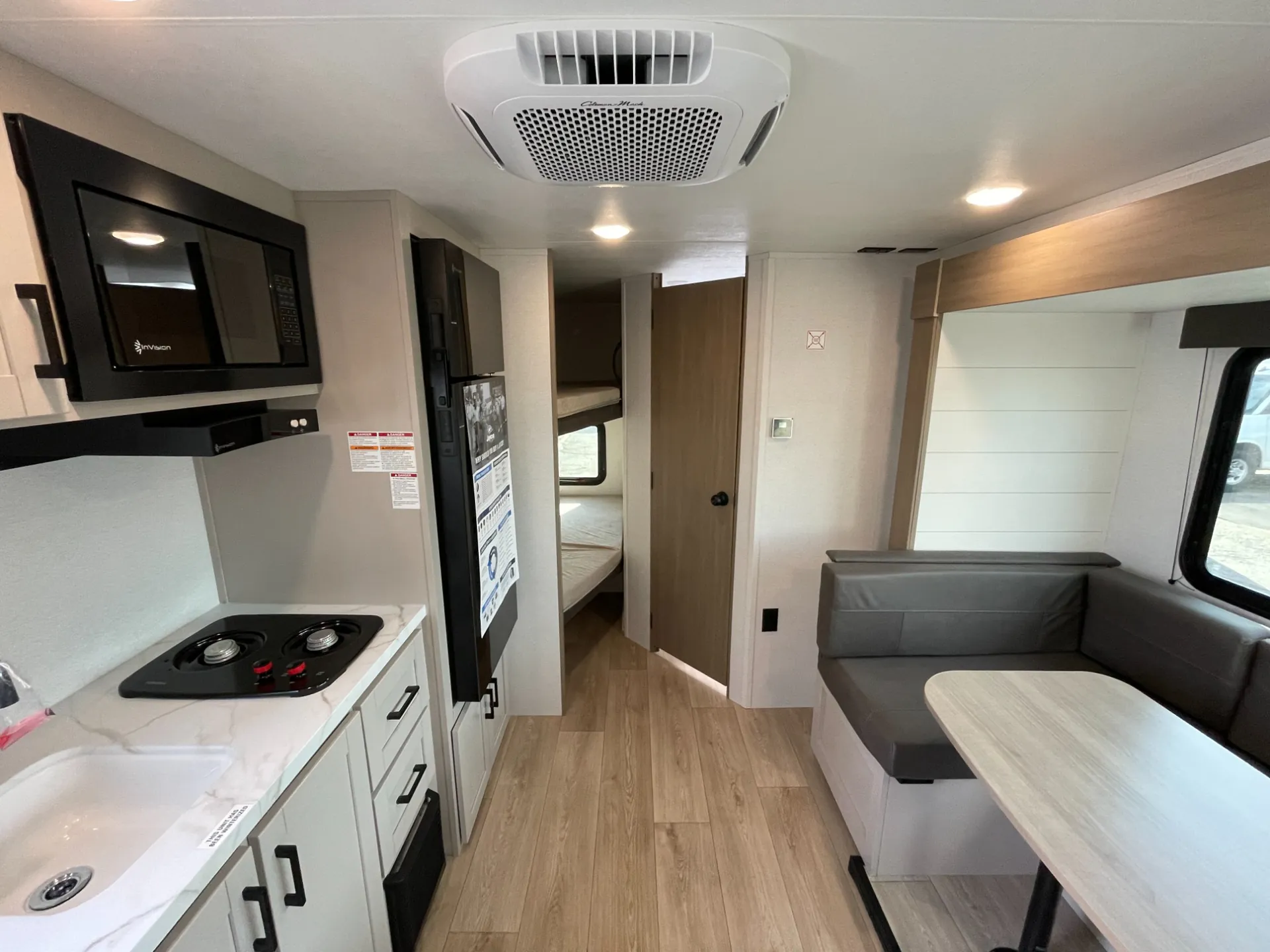 2027 Jayco Jay Flight 197MB - Photo 2