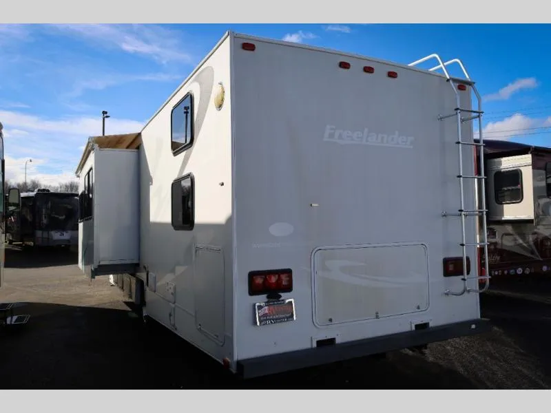 2008 Coachmen RV Freelander 3150SS - Photo 3