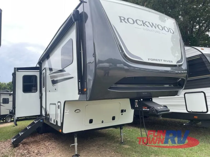 2026 Forest River RV Rockwood Signature 331RL - Photo 2