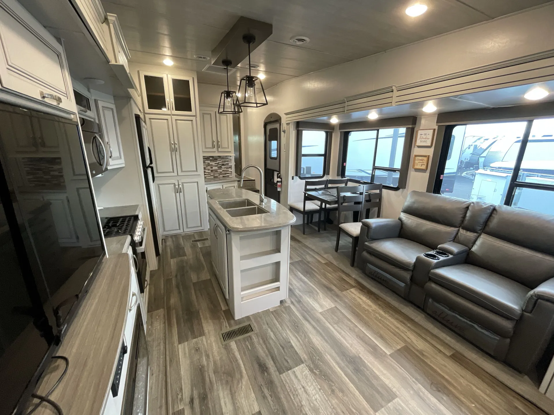 2021 Keystone Cougar 290RLS — living area main