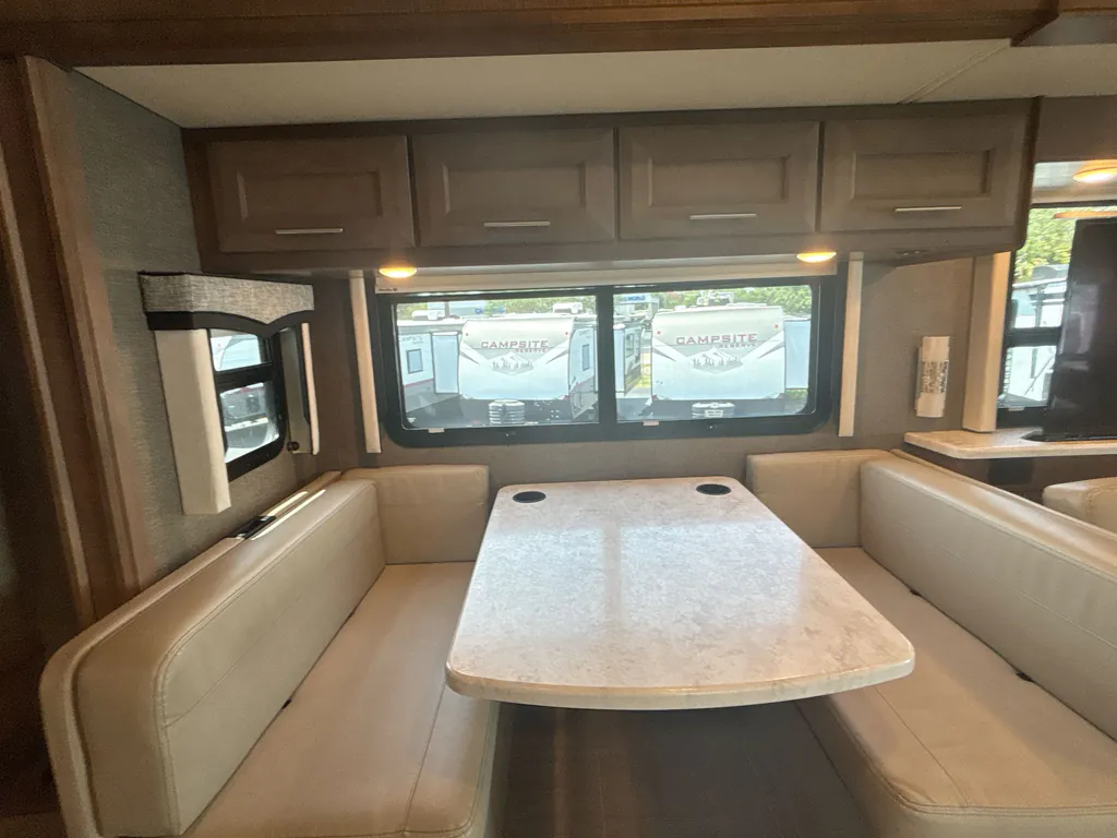 2022 Thor Motor Coach Challenger 35MQ, Photos photo 14