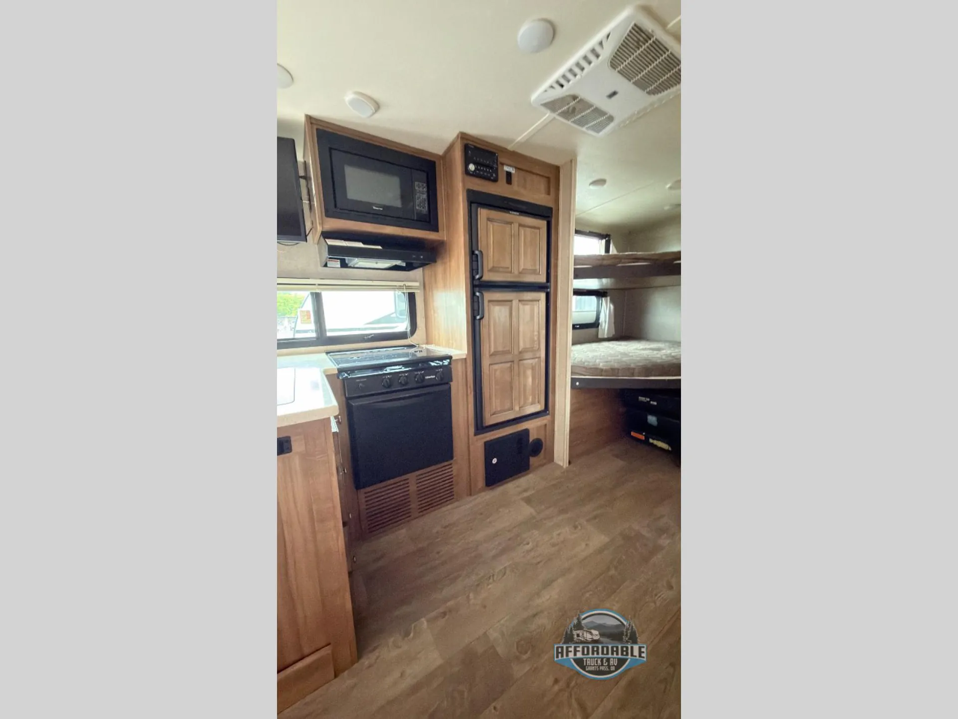 2018 Forest River Rockwood Mini Lite 2509S — Photo 6