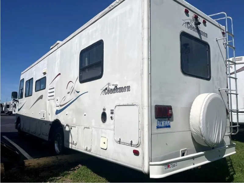 2002 Coachmen RV Pathfinder 300QB - Photo 4