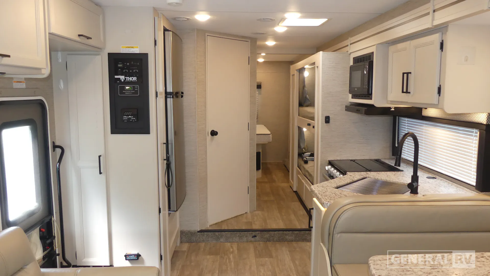 2024 Thor Motor Coach Freedom Elite 31FE - Photo 3