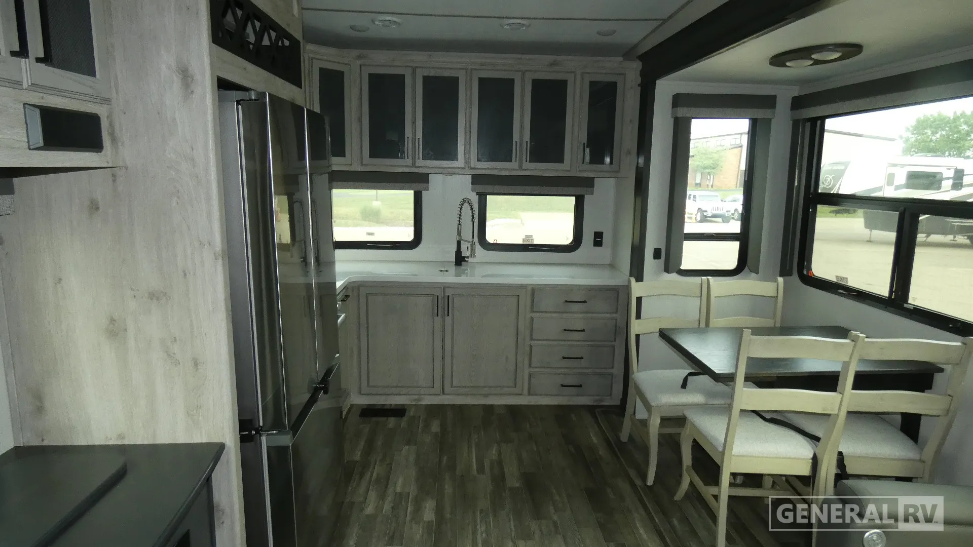 2023 Keystone Avalanche 295RK - Photo 3