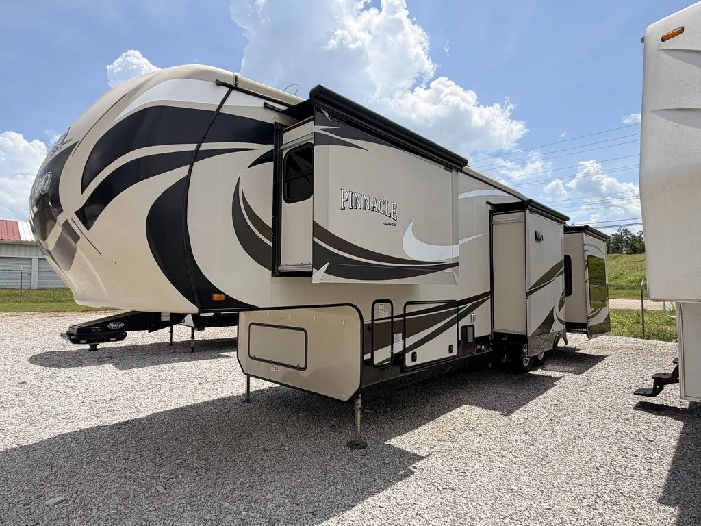 2015 Jayco Pinnacle 36REQS - Photo 3