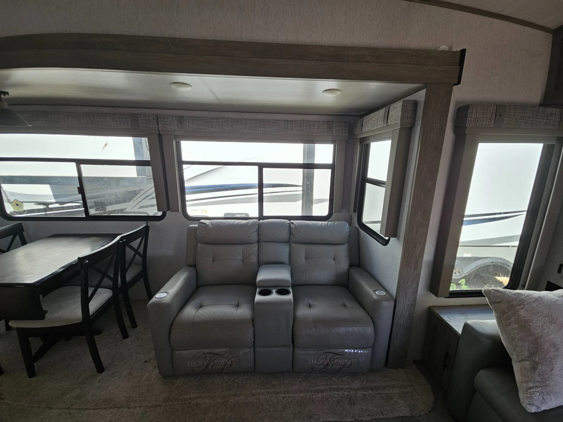 2022 Forest River Wildwood Heritage Glen Elite 34RL — Photo 7