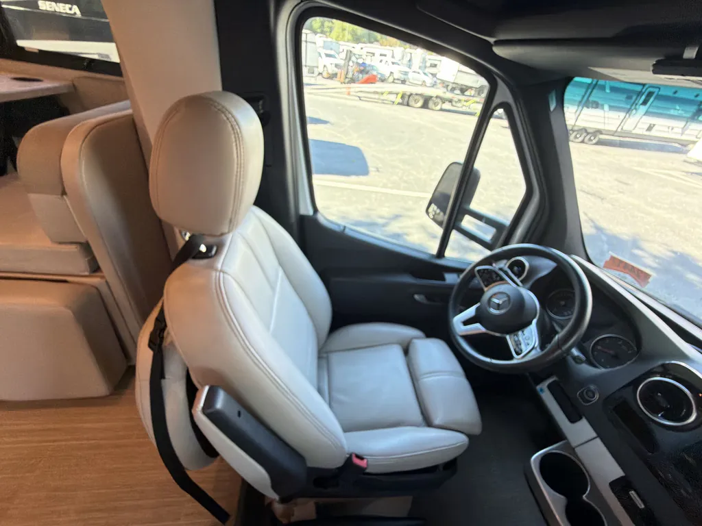 2021 Thor Motor Coach Tiburon 24FB, Photos photo 23