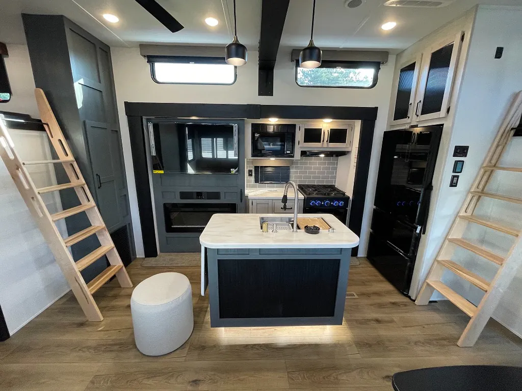 2027 Forest River Puma Vista 421LFT — Photo 5