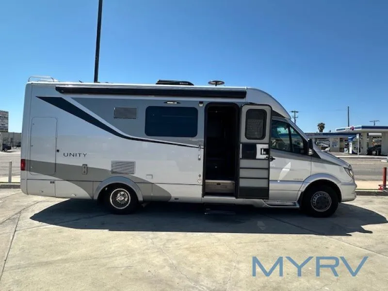 2015 Leisure Travel Unity 24MB - Photo 3