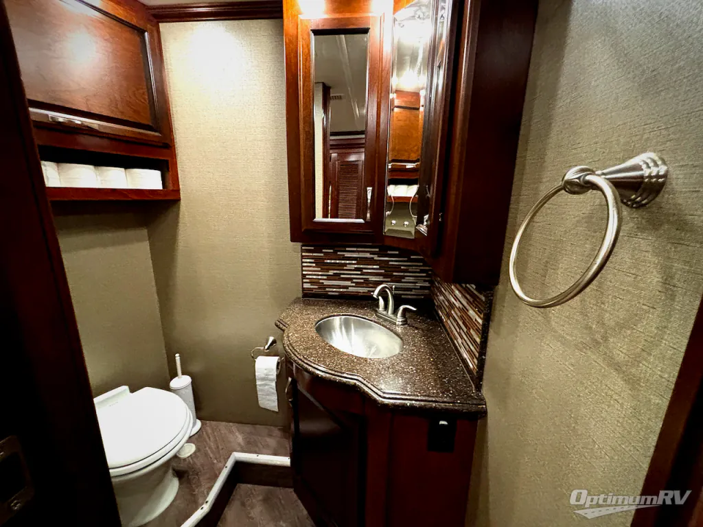 2017 Fleetwood Pace Arrow LXE 38K, Photos photo 17