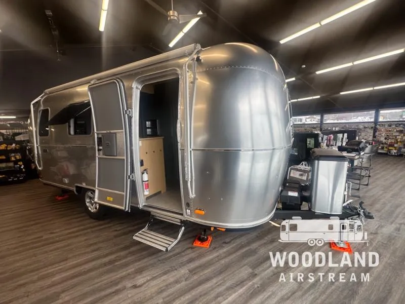 2026 Airstream World Traveler 22RB - Main photo