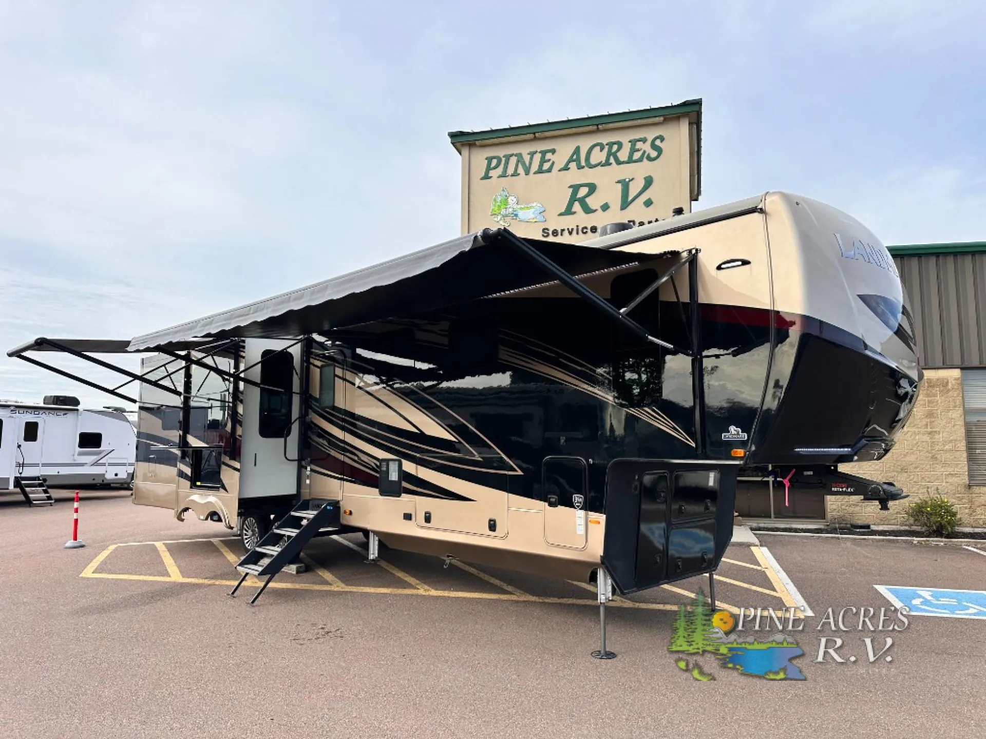 2023 Heartland Landmark Fifth Wheel Chesapeake - Photo 2