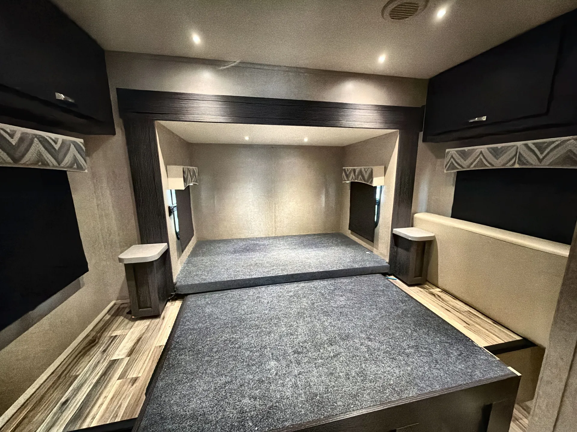 2017 dynamax Isata 3 24RW — living area main