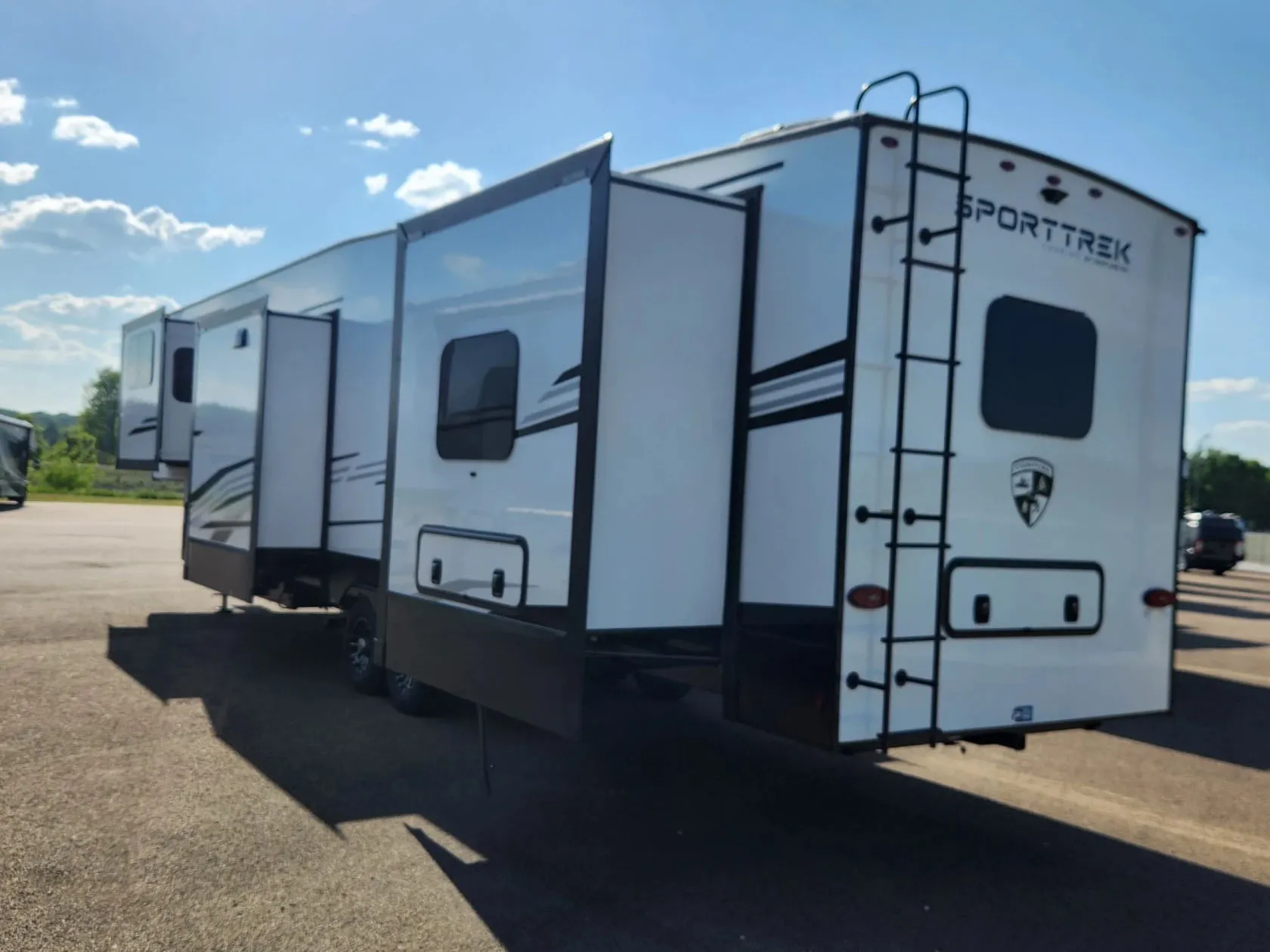 2026 Venture RV SportTrek 5 Touring Edition STTF365VFL - Photo 3