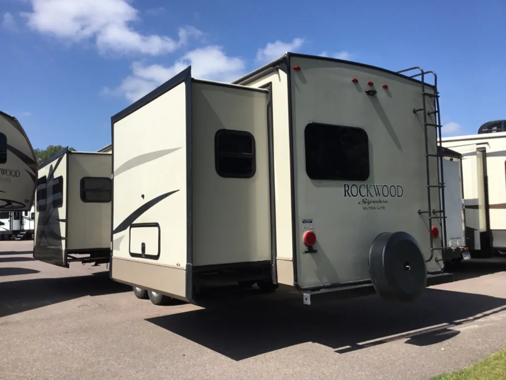 2018 Forest River Rockwood Signature Ultra Lite 8335BSS - Photo 3