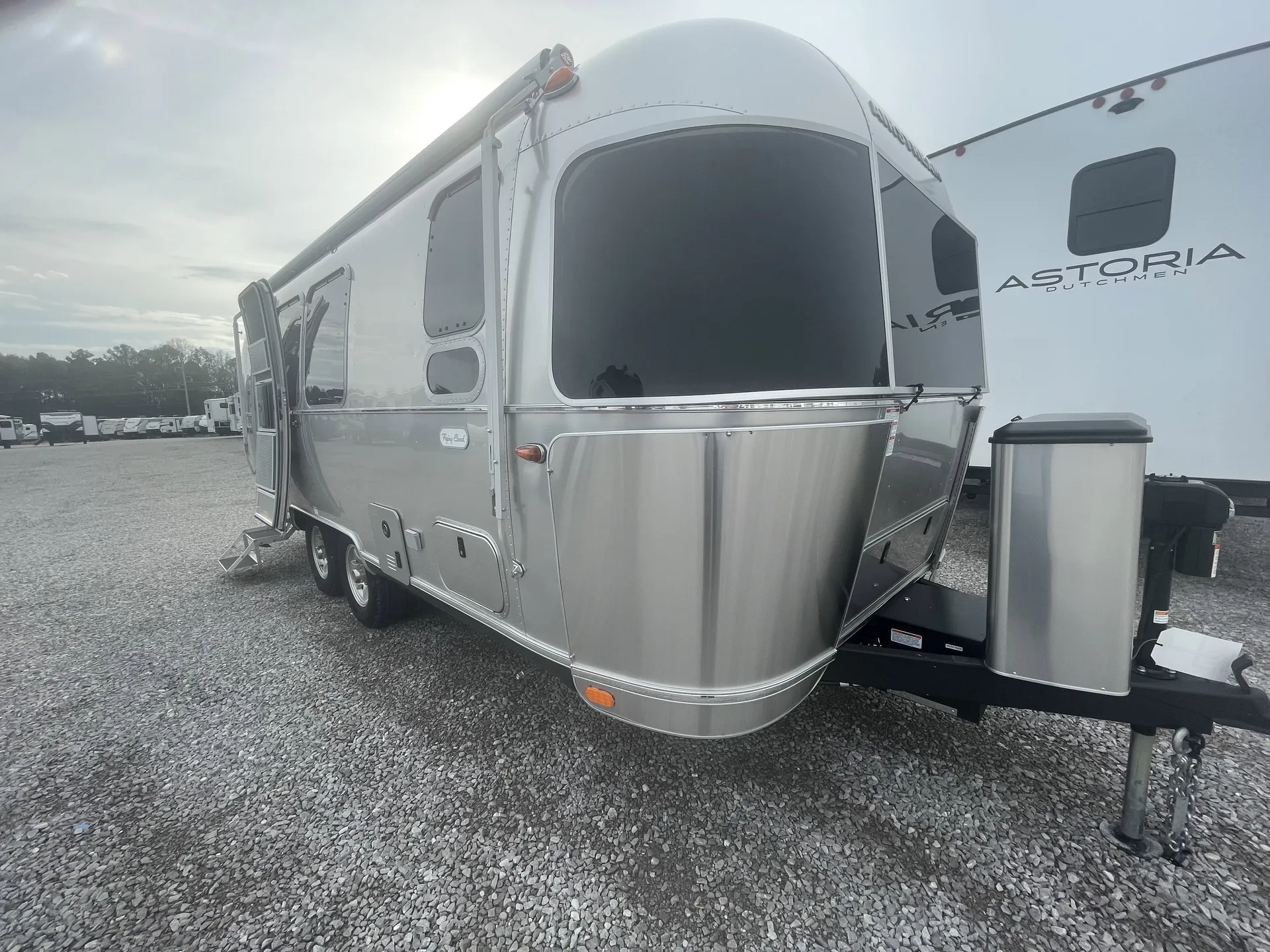 2026 Airstream Flying Cloud 23FB - Photo 2