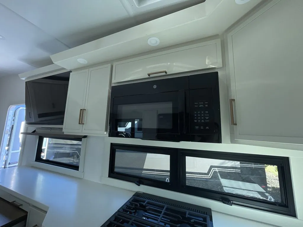 2027 Brinkley Model Z 2680, Photos photo 15