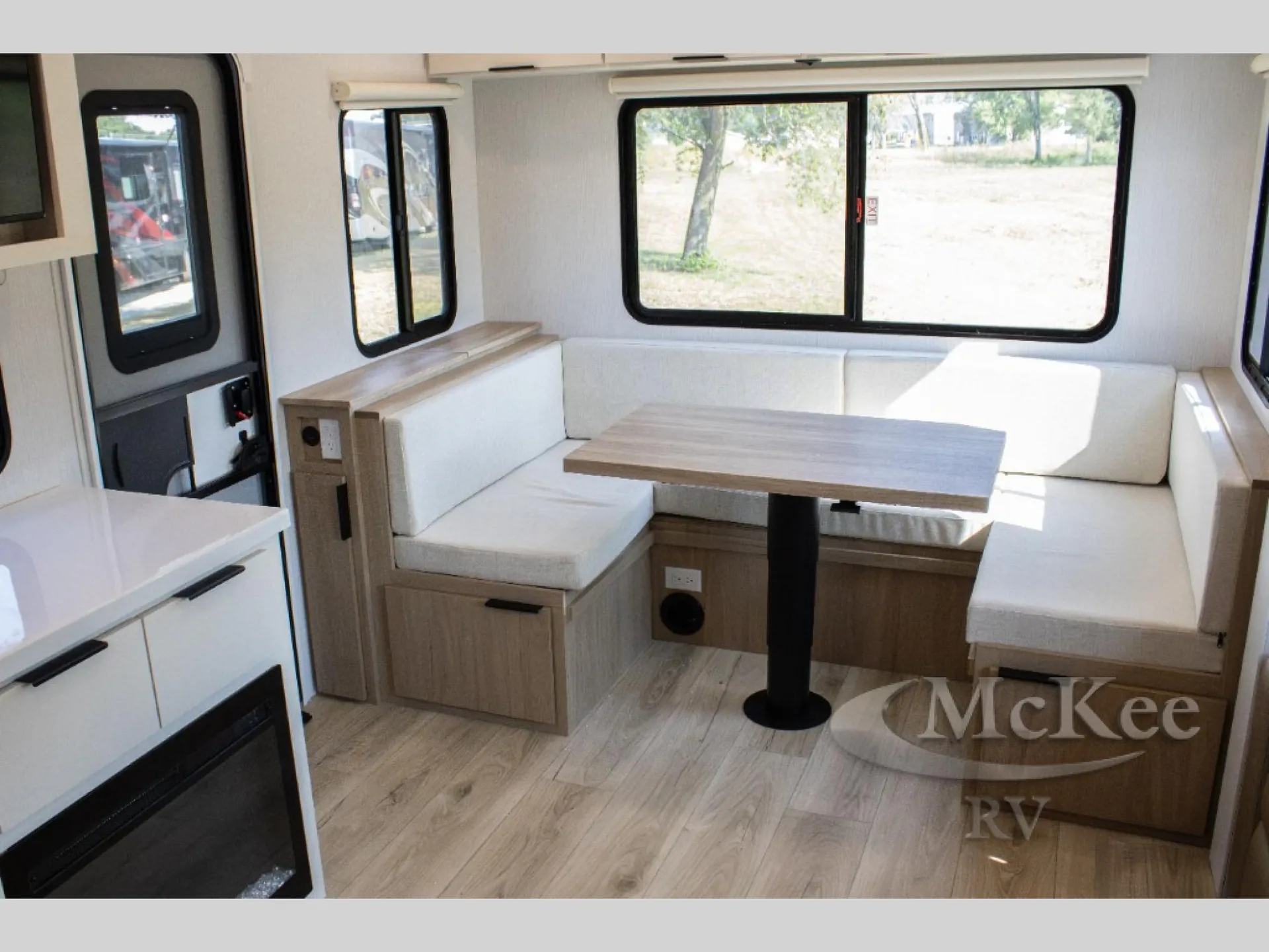 2026 Winnebago Thrive 25RLS - Photo 4