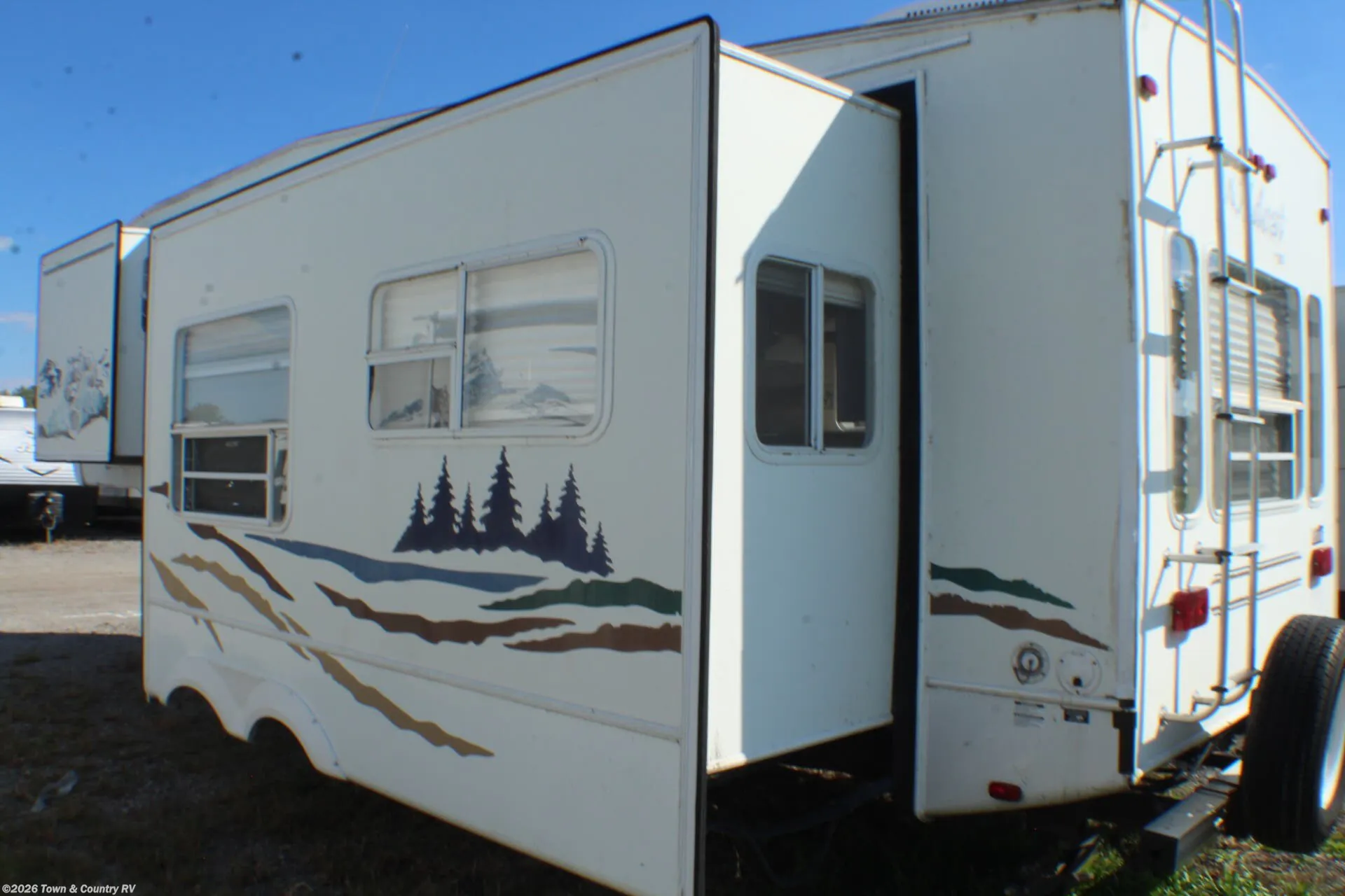 2005 Forest River Wildcat 29RLBS - Photo 3