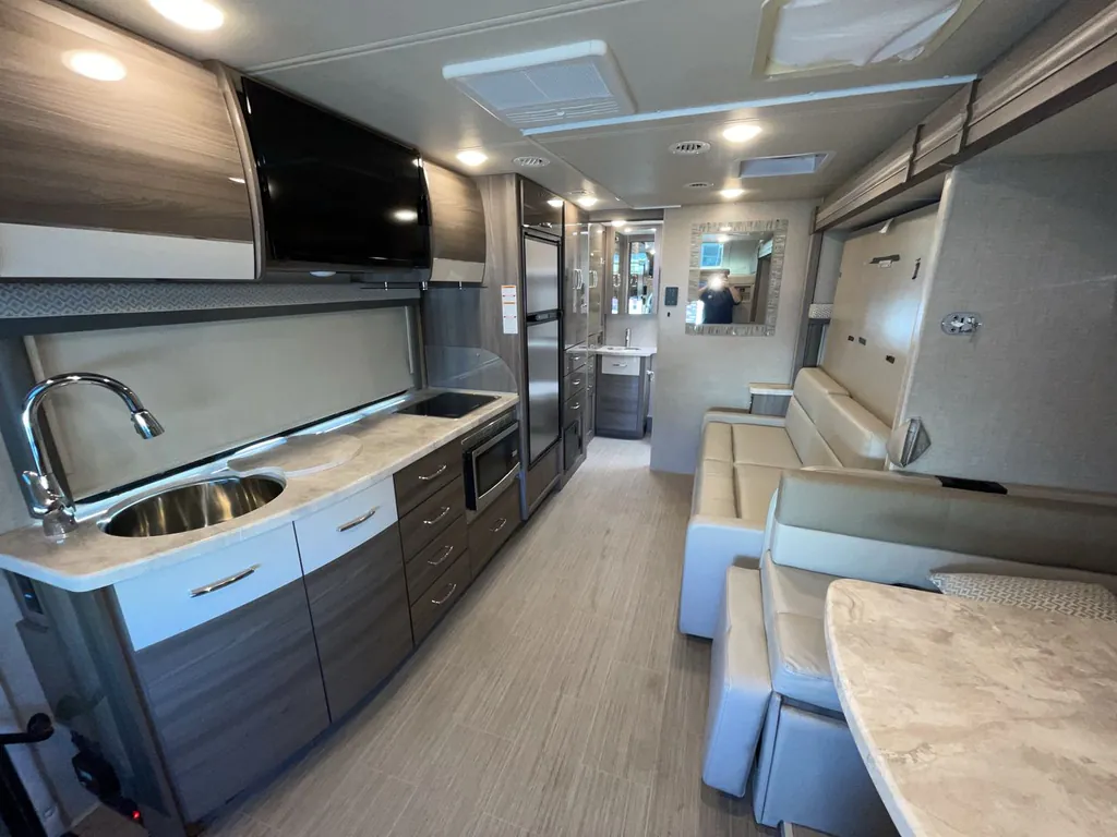 2022 Thor Motor Coach Tiburon 24FB, Photos photo 4