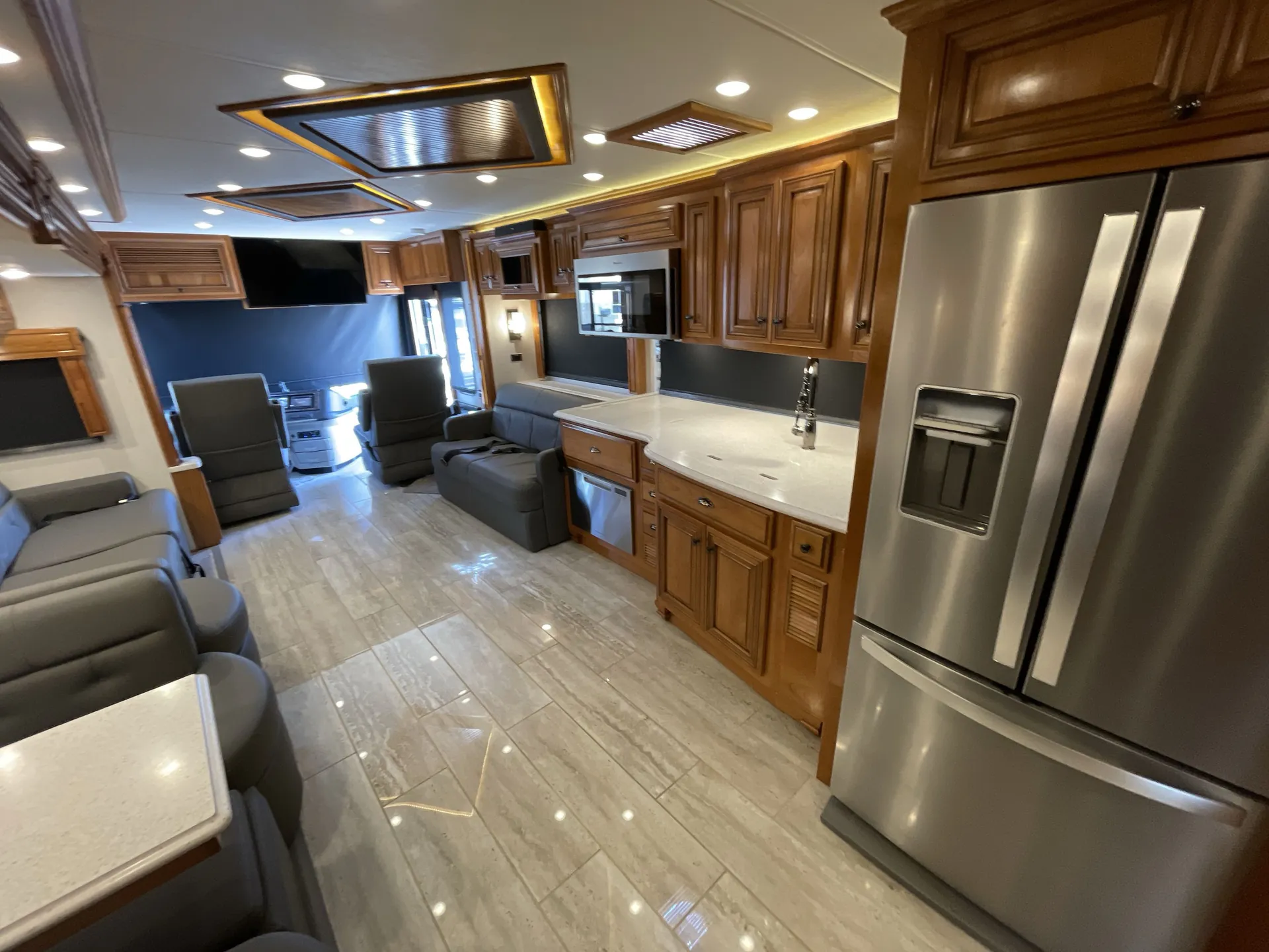 2020 newmar Dutch Star 4326 — living area main