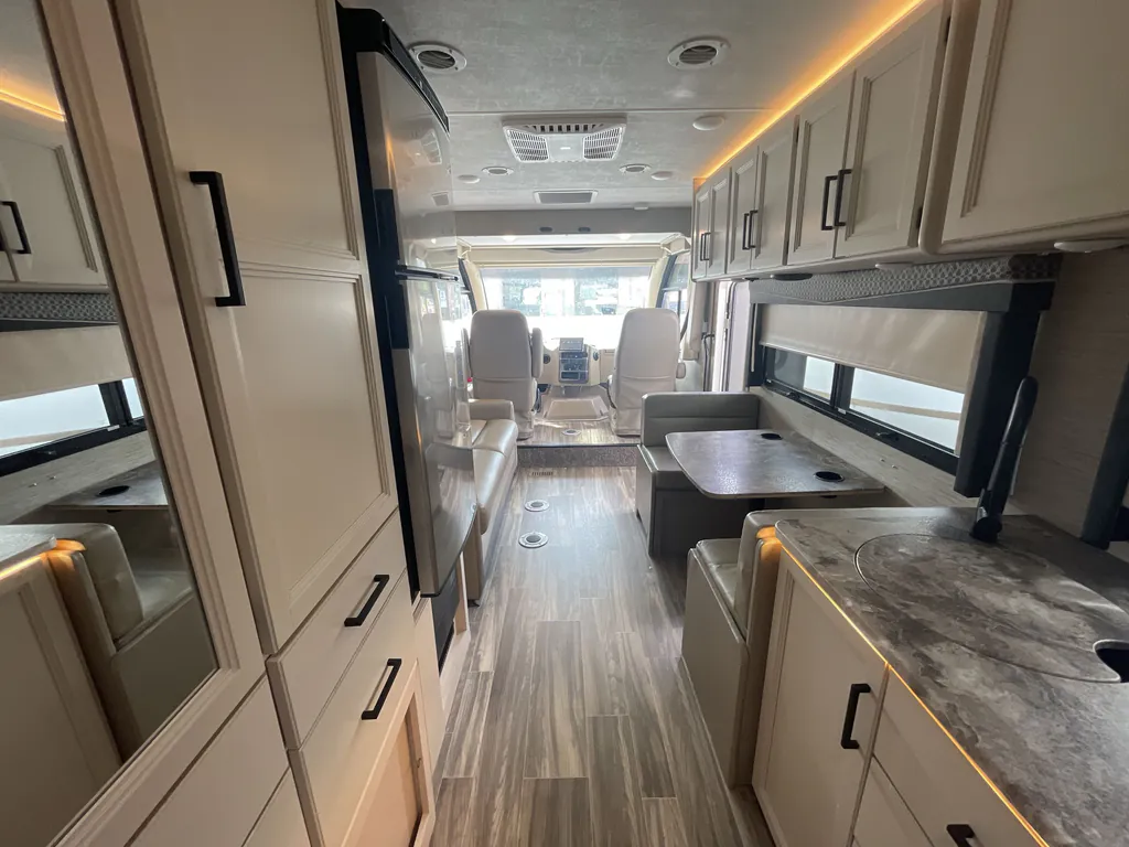 2022 Thor Motor Coach Axis 24.3, Photos photo 3