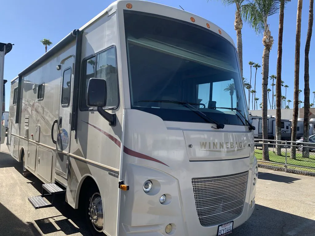 2017 Winnebago Sunstar 31KE - Photo 2