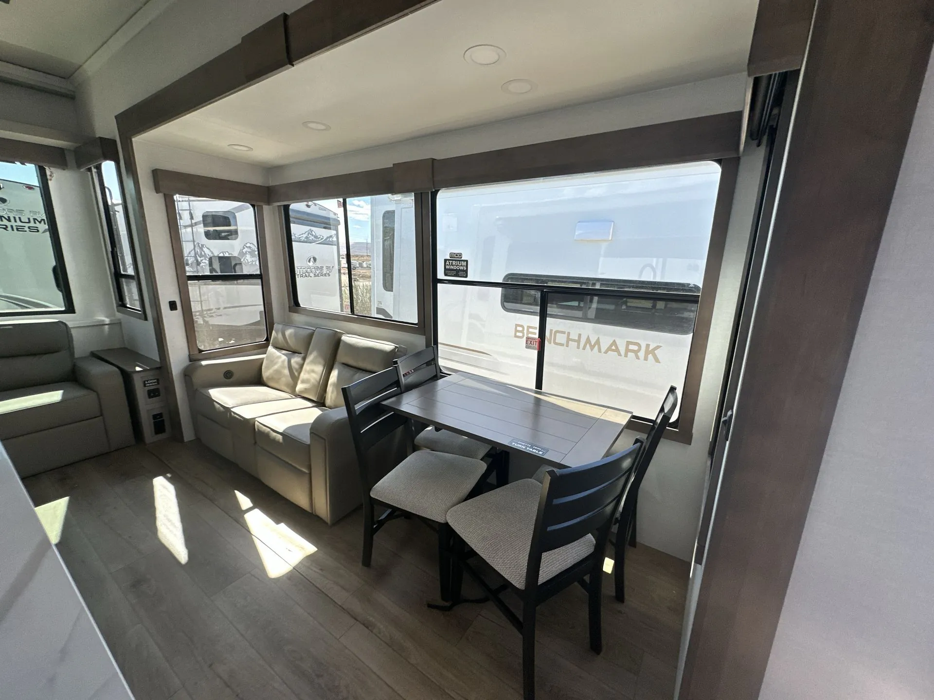 2026 Alliance RV Benchmark 42LFT - Photo 4