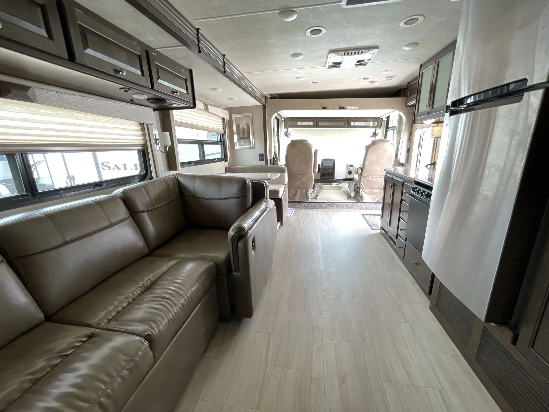 2019 Thor Motor Coach Windsport 35M — stove oven open